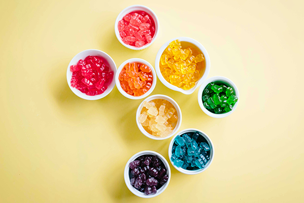 abaileyRD's tweet image. We're dyeing to know - what risks are lurking behind the rainbow of synthetic dyes? Find out + tips for going #dyefree. #saslife blogs.sas.com/content/efs/20…