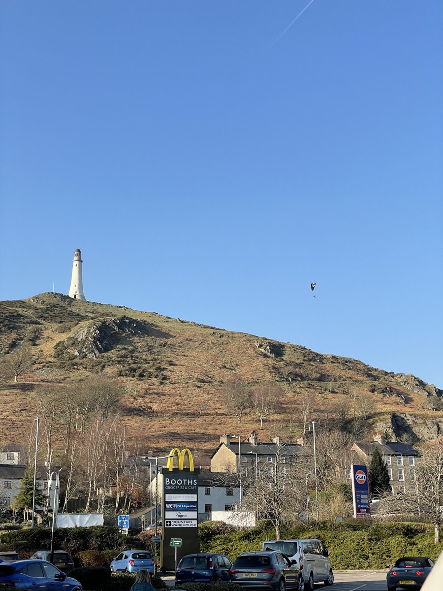 GillianSurgey's tweet photo. @DailyPicTheme2 #Kites Does this count? #SirJohnBarrowMonument #Hoad #Ulverston
Taken last week in #Booths car park. https://t.co/v4dacK3Xl7