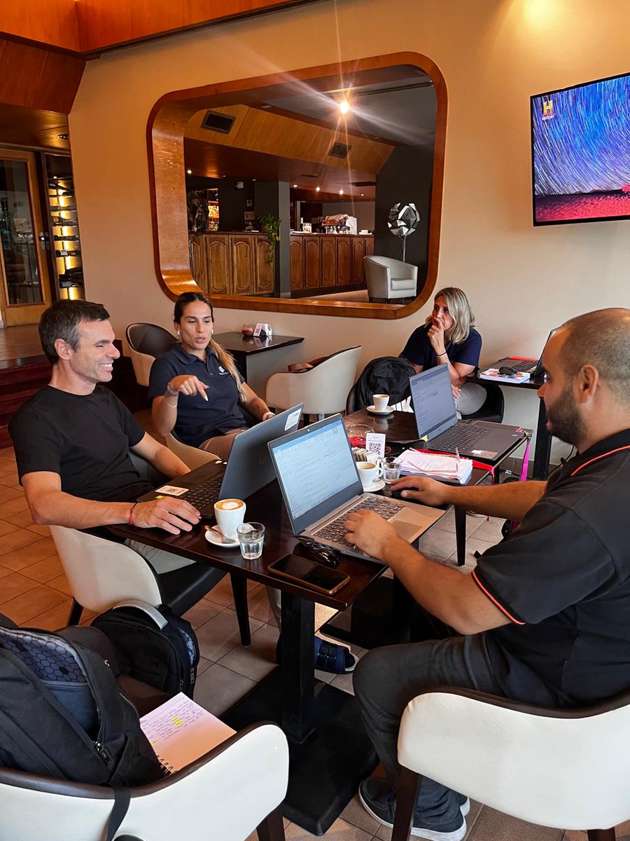 Nos reunimos con CTA , un referente en el sector manisero, para seguir fortaleciendo la colaboración y proyectar nuevos desafíos en el mercado de #exportación. 🌍🤝

Creemos en el trabajo en equipo y en la coordinación para mejorar cada paso del proceso. ¡Vamos por más! 🚀