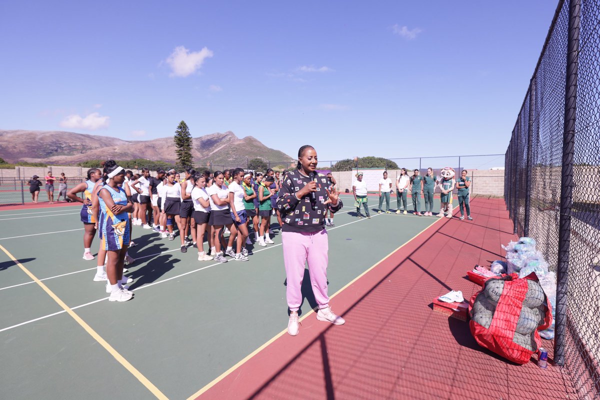 Netball_SA's tweet photo. Hello Western Cape! ๐
Weโre in Hawston for the last leg of the Presidential Outreach programme! Letโs do this! ๐โจ
#NetballFamily #RoadToGibraltar #TakingNetballBackToThePeople #MakingNetballFashionable #PresidentialOutreach https://t.co/0u3lRoGg39