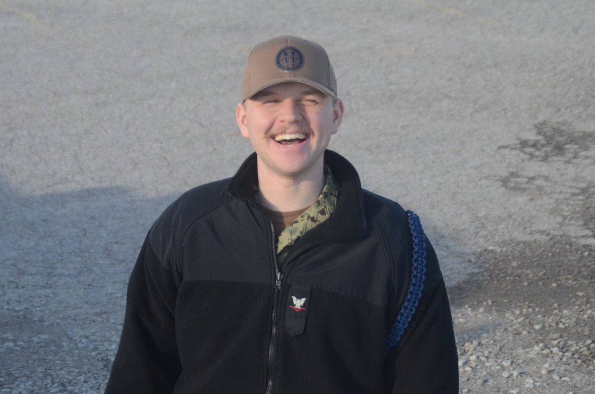 ohio_navy's tweet image. BACK IN UNIFORM
The Ohio Naval Militia welcomes back CS3 Sygula to the unit. CS3’s superior work ethic and pursuit of continued excellence will be a boon to any junior sailors training with him. BZ, CS3!

#navy #reenlist #honor #courage #commitment