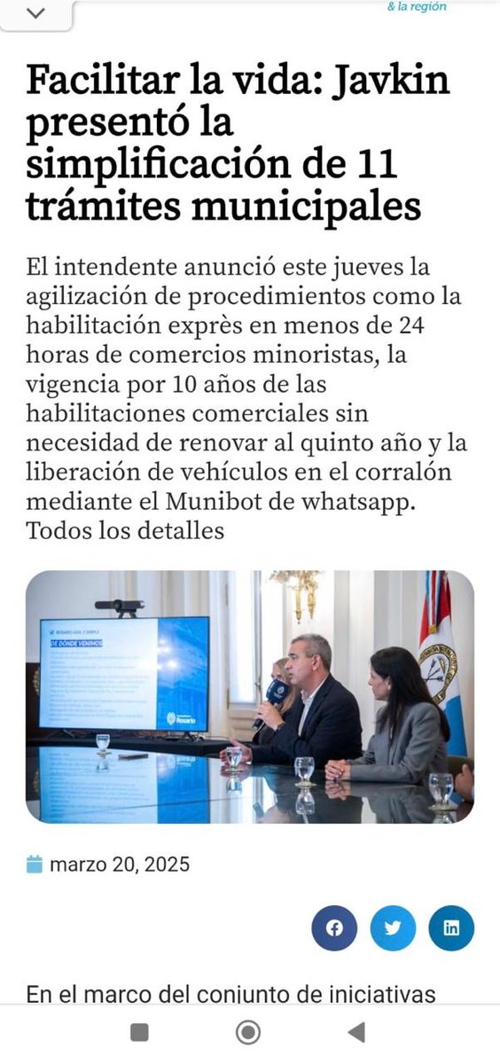 sebachale's tweet photo. En el día de ayer, Juan Pedro Aleart publicó en sus redes un video en el que entrevista a una persona que se presenta como un empresario Pyme, afectado por las supuestas trabas que la Municipalidad le pone para invertir en la ciudad. 
Llama la atención (o no) que, para sustentar una crítica que es absolutamente falsa (no tengo dudas de que somos el gobierno que más trabas levantó y más fomentó y simplificó la posibilidad de abrir un negocio honesto en Rosario), hayan utilizado a una persona que no vive acá, un monotributista sin empleados a cargo y que, para mayor sorpresa (o no) es candidato a Concejal por La Libertad Avanza pero EN FUNES. 
Tuvieron que inventar esta actuación, porque este gobierno fomentó y consiguió que Rosario se convierta en el polo industrial más grande del país, simplificó decenas de trámites para incentivar la inversión e inauguró el sistema de habilitación express para que los comercios de hasta 500 m2 se habiliten en menos de 24 horas. O sea, en la realidad pasa TODO LO CONTRARIO a lo que dice la ficción que actuaron. 
El video es una mentira de punta a punta, una falsa entrevista entre dos candidatos que siguen un guión que, por desconocedor y falso, parece escrito en Buenos Aires. 
Juan, me permito hablarte una línea en primera persona: no te sumes a esas trampas tan típicas de allá, no seas otro más de esos que esparcen odio sobre Rosario para intentar ganar un voto. 
Como siempre, Arriba Rosario.