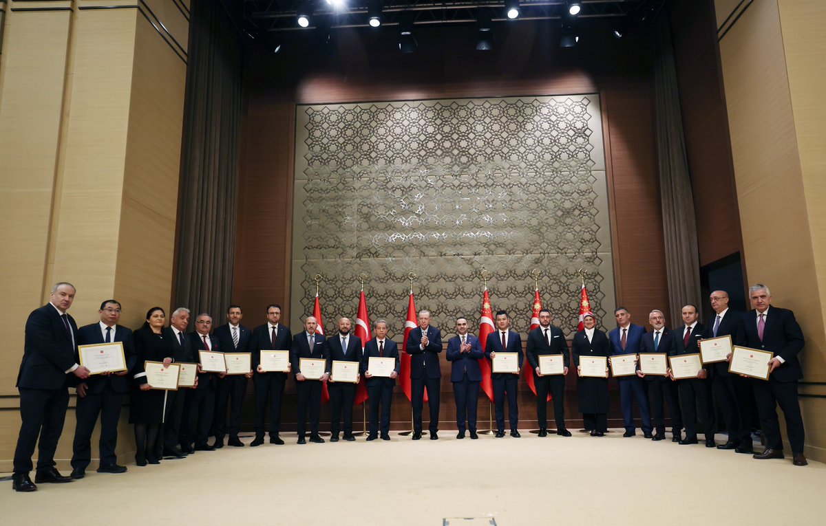 “Teknolojide bağımsızlığı en üst seviyeye çıkarmayı arzu ediyoruz” tccb.gov.tr/haberler/410/1…