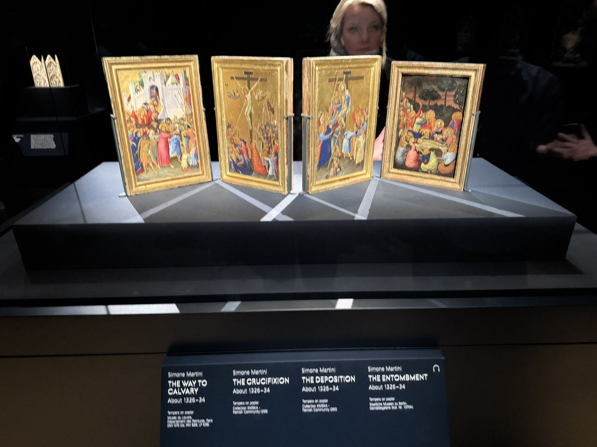 aojwFL_BFC's tweet photo. Fab visit to @NationalGallery to see #SienaTheRiseOfPainting . Amazing artwork  ,incredibly illuminating and informative about 14th century art &amp; a group of amazing masters #Duccio , #Martini , &amp; the brothers #Lorenzetti amongst others https://t.co/HLpLadAfKJ