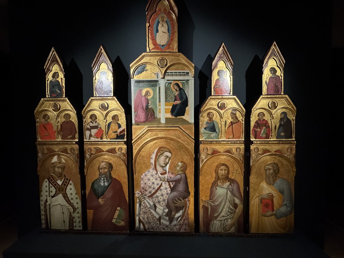 aojwFL_BFC's tweet photo. Fab visit to @NationalGallery to see #SienaTheRiseOfPainting . Amazing artwork  ,incredibly illuminating and informative about 14th century art &amp; a group of amazing masters #Duccio , #Martini , &amp; the brothers #Lorenzetti amongst others https://t.co/HLpLadAfKJ
