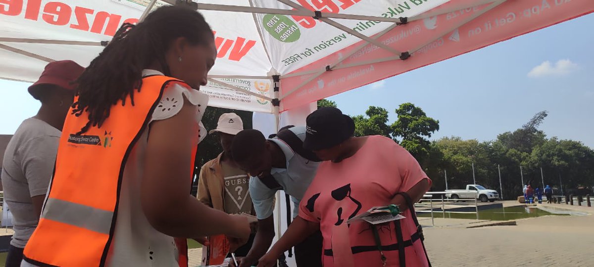 VukuzenzeleNews's tweet image. The Democracy Bus joined the Open Day Awareness Outreach on 30 Years of Human Rights  at Hector Peterson Memorial Museum in Orlando, Soweto.

#DemocracyBus 
#30YearsofFreedom