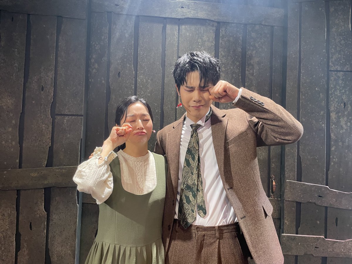 lepremier2025's tweet photo. 𝐅𝐈𝐑𝐒𝐓 𝐌𝐀𝐍

오늘은 유태율 자크와 전성민 루시,
그리고 유태율 자크와 장예원 샤를로트 페어의 마지막 집필이었습니다.

이방인/자크 #유태율
카트린/루시 #전성민
샤를로트 #장예원

그동안 많은 사랑 보내주셔서 감사합니다🌻 https://t.co/wgoCpdnrxo