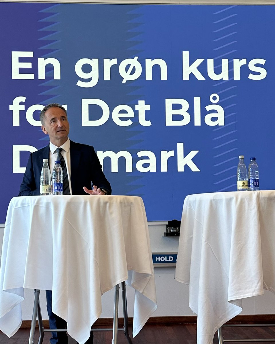 Kursen er sat 💪🇩🇰
Danmark er en stærk søfartsnation. Den nye kurs for Det Blå Danmark er grøn. Formanden for regeringens Vækstteam for Det Blå Danmark, Jim Hagemann Snabe præsenterer anbefalingerne til nye grøn kurs for Det Blå Danmark #dkpol
Se mere her: em.dk/aktuelt/nyhede…