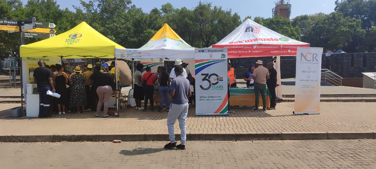 PSMmagazineZA's tweet image. The Democracy Bus joined the Open Day Awareness Outreach on 30 Years of Human Rights at Hector Peterson Memorial Museum in Orlando, Soweto.

#DemocracyBus
#30YearsofFreedom