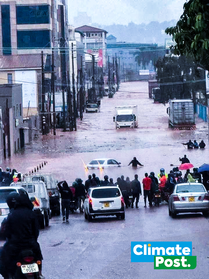 ClimatePostNews's tweet image. Today in Uganda:
Heavy rains turned Kampala’s streets into rivers, sweeping away cars and submerging the brand-new flyover. Climate change isn’t a distant threat—it’s flooding our cities today.
➡️ Demand action. Invest in resilience.
#ClimateResilientInfrastructure #ActOnClimate