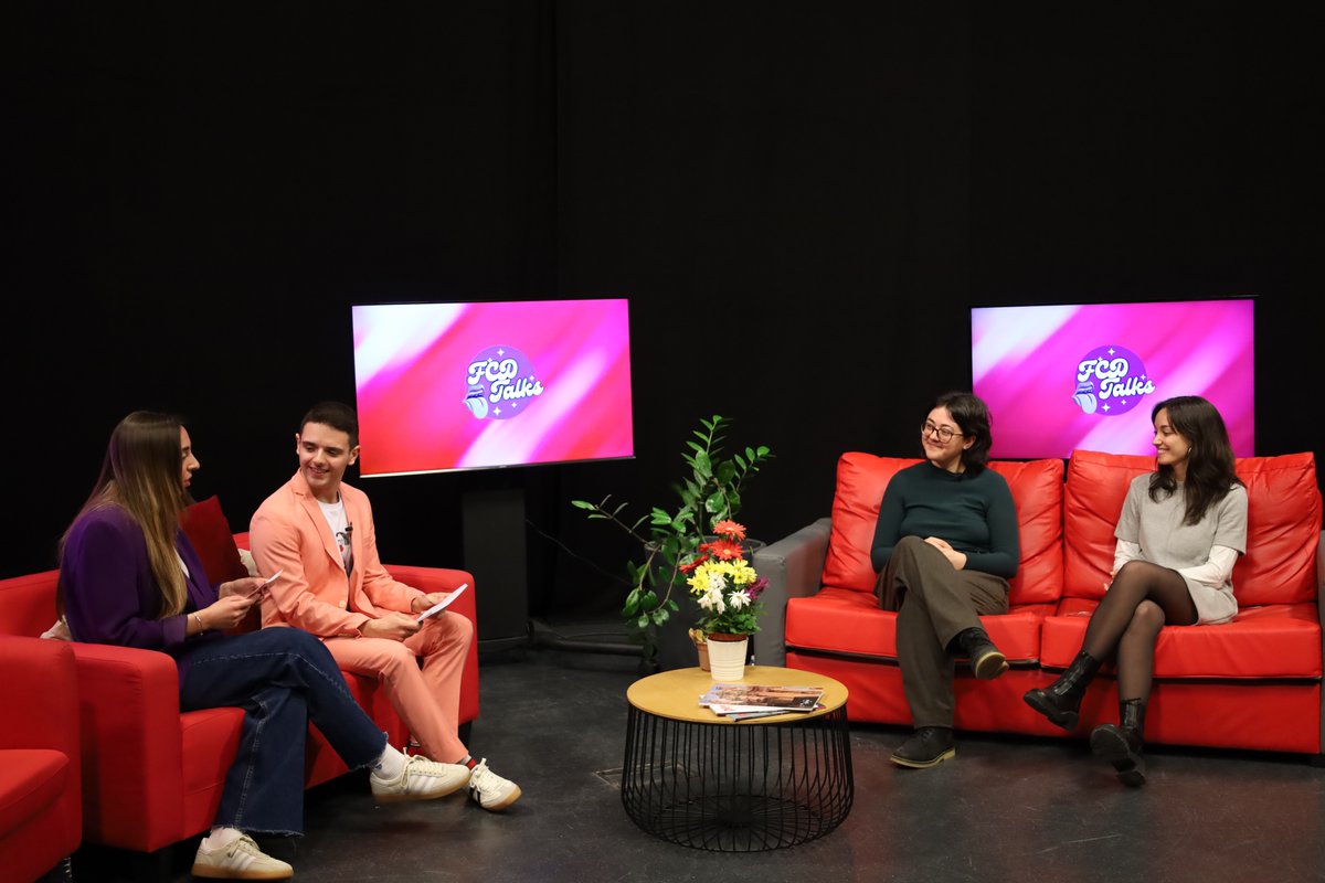 ehandreu's tweet photo. Ayer hicimos otra edición de @fcdtalks en @fcdmurcia después de meses de trabajo. Este año sobre feminidades y masculinidades en los medios, con @mrstough y @m_castellvi como invitadas, y gracias a un equipo increíble de 45 estudiantes de Media Studies y CAV 🩷

📷@MarcosMMC_2003 https://t.co/YA2bemjtSY