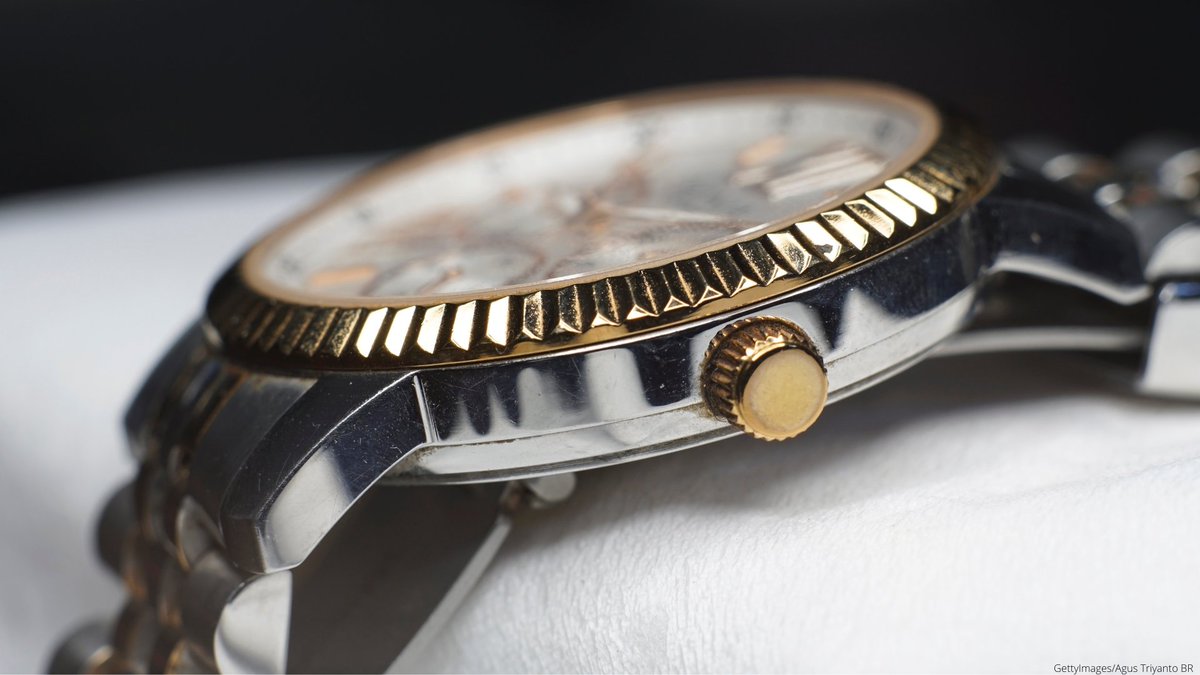 It’s Crown Week at #wipoPearl! 👑 

Our #PearlOfTheDay is

"crown" - in watchmaking

the small button-like control center that allows you to set the time and other functions like the date, and wind the watch’s movement

Find out more in 8⃣ languages👉bit.ly/4iAysx0