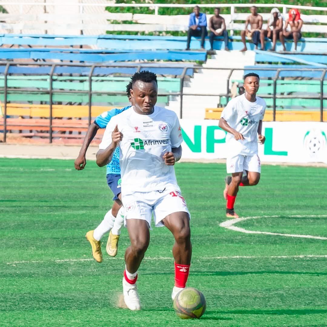 Rangers_Intl's tweet photo. Back to Back Action! 🔄
Yesterday’s memories fuel tomorrow’s victory. Let’s go again! 💪🏾⚽ 

#EnuguRangers #GameDayLoading
#NeverSayDie⚪️🔴 https://t.co/m1tjLCHMEz