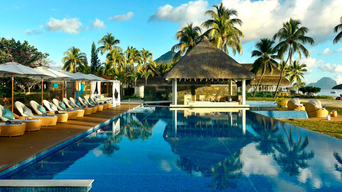 IslandStays's tweet photo. On the sun-soaked western coast of Mauritius lies a five-star haven where French chic meets island paradise – Sofitel Mauritius L’Imperial Resort &amp; Spa. Nestled on 9 hectares of lush tropical gardens with a private beach, this luxurious escape promises bliss and relaxation. https://t.co/zKDqPtNzQ3
