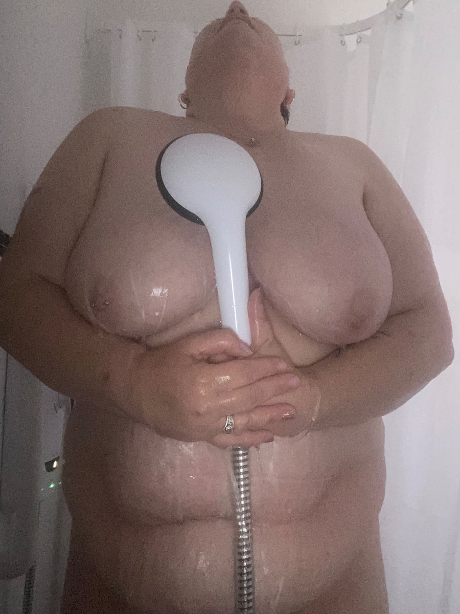 Who is joining me in the shower for wet Wednesday? 💦💦💦 Plenty of room for another one or maybe more 😈
