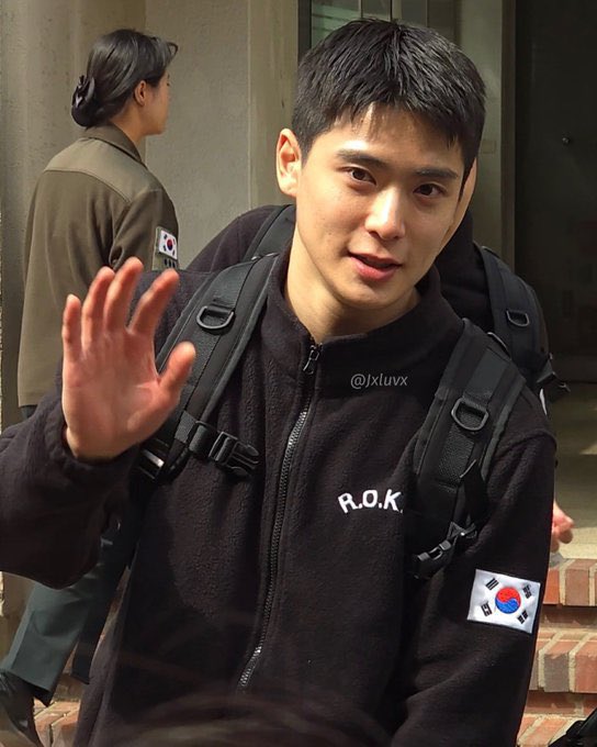 moralhaejaed's tweet photo. 무엇보다 노메컵셀프헤어에도 떨어지지않는 미남력이 날... 설레게해 https://t.co/QbyNmB8jvf