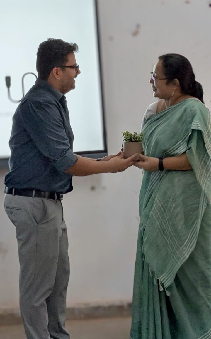 JournalismLu's tweet photo. Dept. of Journalism, in collaboration with @NikonIndia, organized a workshop on 'Basics of Photography &amp; Videography.' Mentors Tarun Siwach &amp; Dharmendra trained MJMC students. Prof. Mukul Srivastava presided, and Prof. Geetanjali Mishra was the Guest of Honour. #LearningByDoing https://t.co/6uM4b4aPsX