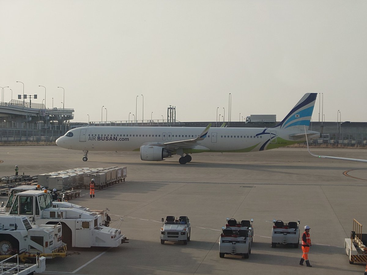 kakashinohito's tweet photo. Air Busan BX173 KIX-ICN A321-251NX HL8526 #Nowboading https://t.co/HWYujXK8Vk