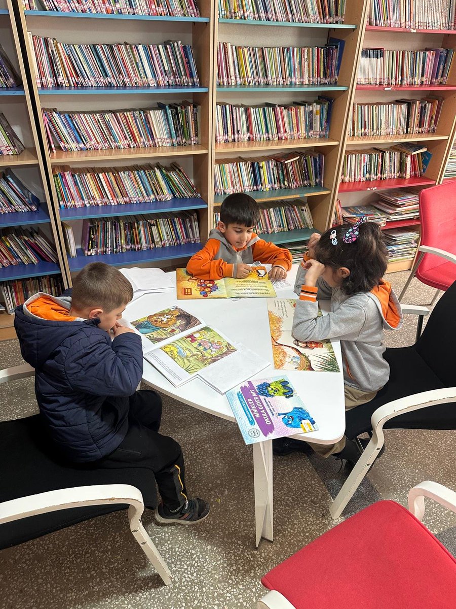 'Türkiye Yüzyılı Maarif Modeli' 'Kütüphanelerdeyiz' projesi kapsamında;

📍Atatürk İlkokulu

öğrencileri Okul Müdürü Sn Mehtap Akyüz ile Kıymetli Öğretmenlerimiz Miyase Ceylan ve Ali Sağlam eşliğinde,

📍İlçe Halk Kütüphanesi'ni 

ziyaret ettiler.

<a href="/MalatyaMem/">MALATYA İL MİLLİ EĞİTİM MÜDÜRLÜĞÜ</a> 
<a href="/pirva/">P.vanderVaart</a>