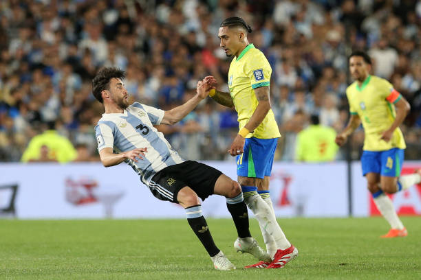 Lugdunews_'s tweet photo. 👤 Nicolas Tagliafico 🇦🇷
⚽ Coupe du Monde
📄 2 victoires
⏱️ 166 minutes, 1 passe décisive, 1 carton jaune, HDM #URUARG https://t.co/UXt7gUo2IL