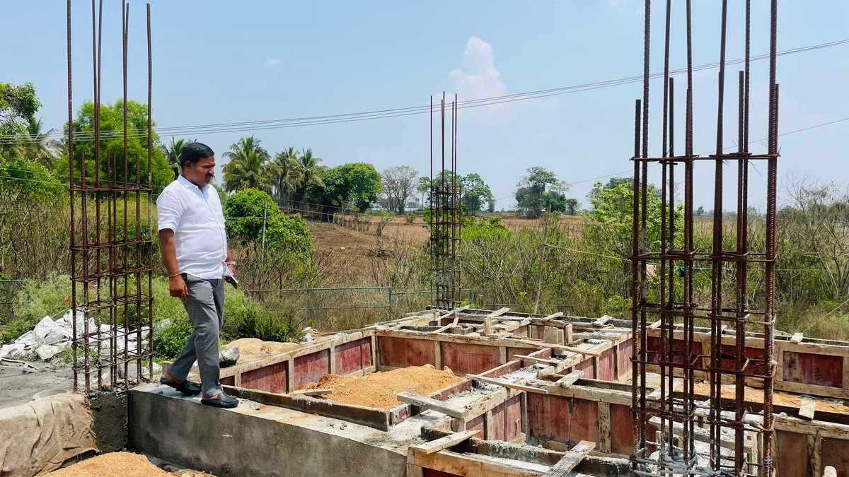 CementManju's tweet photo. ಆಲೂರು ನಗರದಲ್ಲಿ ನಿರ್ಮಾಣವಾಗುತ್ತಿರುವ ಆಲೂರು ಸರ್ಕಾರಿ ಪ್ರಥಮ ದರ್ಜೆ ಕಾಲೇಜಿನ ನೂತನ ಕಟ್ಟಡ ಕಾಮಗಾರಿ ಸ್ಥಳಕ್ಕೆ ಭೇಟಿ ನೀಡಿ ಪರಿಶೀಲನೆ ನಡೆಸಿ, ಗುತ್ತಿಗೆದಾರರಿಗೆ ಉತ್ತಮ ಗುಣಮಟ್ಟದ ಕಾಮಗಾರಿ ನಡೆಸುವಂತೆ ಸೂಚಿಸಿದೆ.
#FirstGradeCollege #Aluru #CementManju https://t.co/OnjtotHbf8