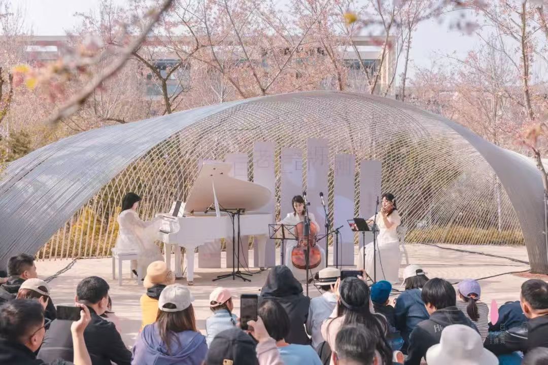 iRizhao's tweet photo. 📅Mark your calendars! 🌸Join us at the 5th Bailu Bay Cherry Blossom Festival from March 29 to April 6 in #Rizhao, #Shandong!
🍕🎼Immerse yourself in #nature, art, and delicious cuisine amid a grand sea of cherry blossoms. #SpringInRizhao #TravelInRizhao #spring #flower https://t.co/iItTaHQxmt