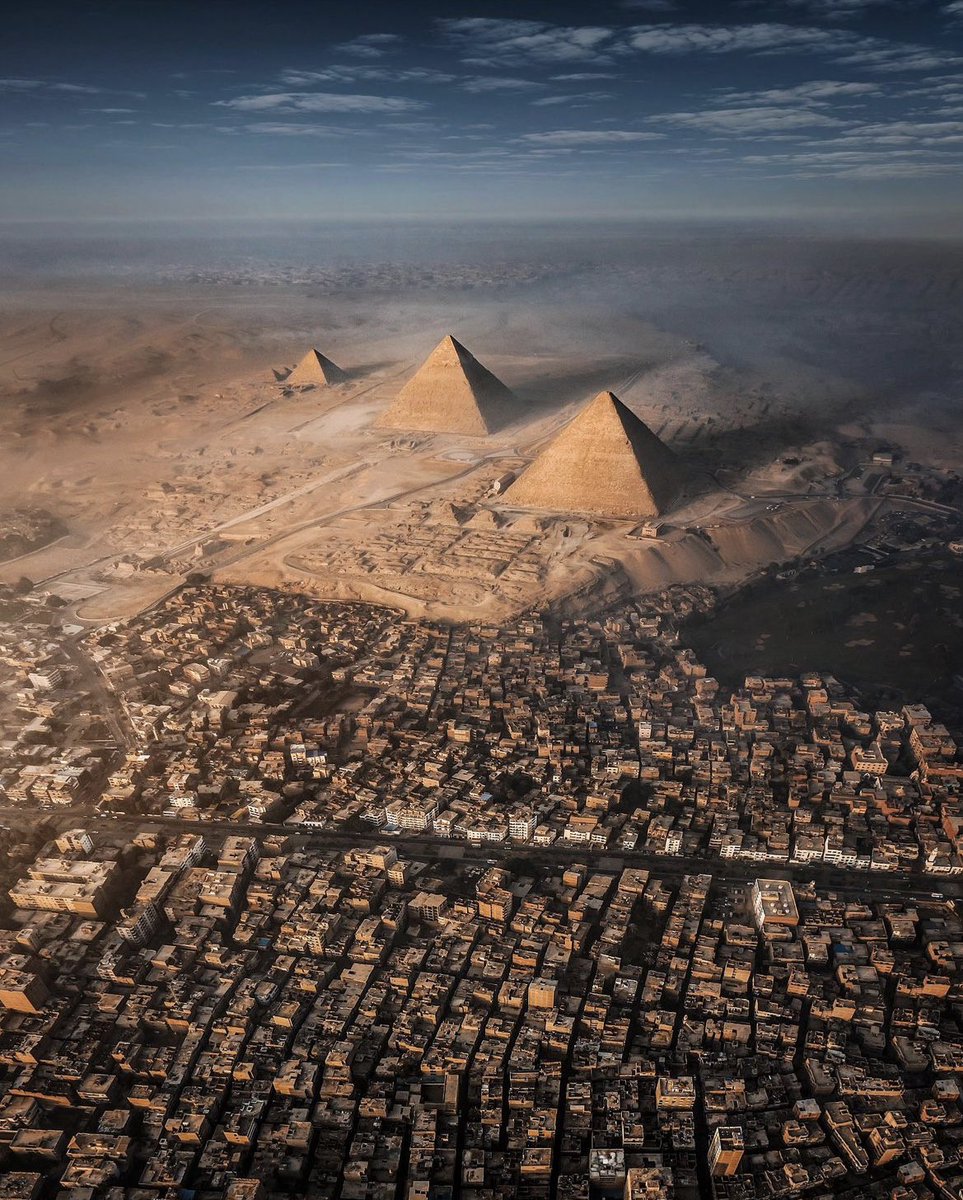 earthcurated's tweet photo. The Great Pyramids of Giza ✨ https://t.co/5UCmKEUM3O