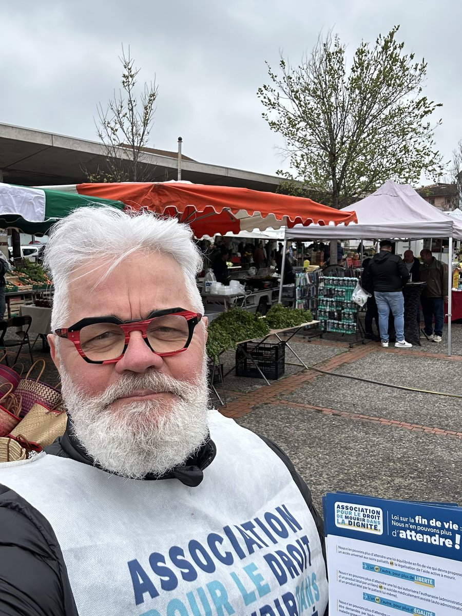 De bonne heure et de bonne humeur sur le marché de Montauban Villebourbon pour porter le combat d’une fin de vie libre et choisie !
On ne lâche rien 💪
<a href="/ADMDFRANCE/">Mourir dans la Dignité</a>