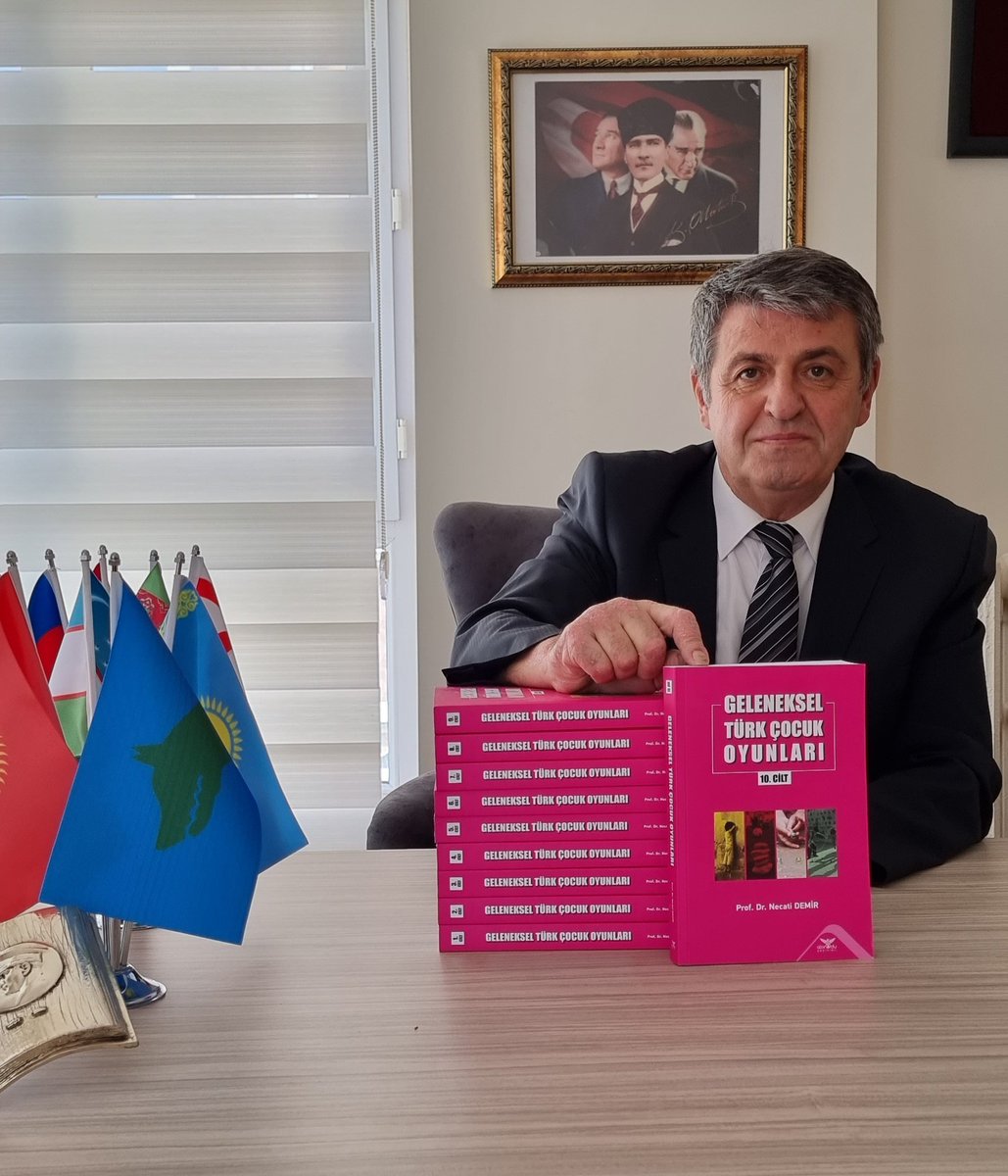 30 yılda toparladığımız bir çalışma daha .. Tamamı derlemeye dayalı  "Geleneksel Türk Çocuk Oyunları" ..  Dünyada eşi  enzeri olmayan bu çalışma 10 cilt, 5120 sayfa, 4670 çocuk oyunundan oluşmaktadır. Türk Dünyasına armağan olsun.kitapyurdu.com/kitap/geleneks…