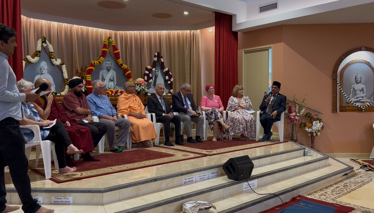 ahmadiyya_bne's tweet photo. Thankyou @vedantabrisbane for invitation to join #HarmonyDay celebrations & present the beautiful teachings of Islam for #Unity #Harmony & #Love in Interfaith leaders panel. #MuslimsForHarmony #MuslimsForUnity #LoveForAllHatredForNone @FionaSimpsonMP @DavidCrisafulli @abcbrisbane https://t.co/WIMYn1cKFI