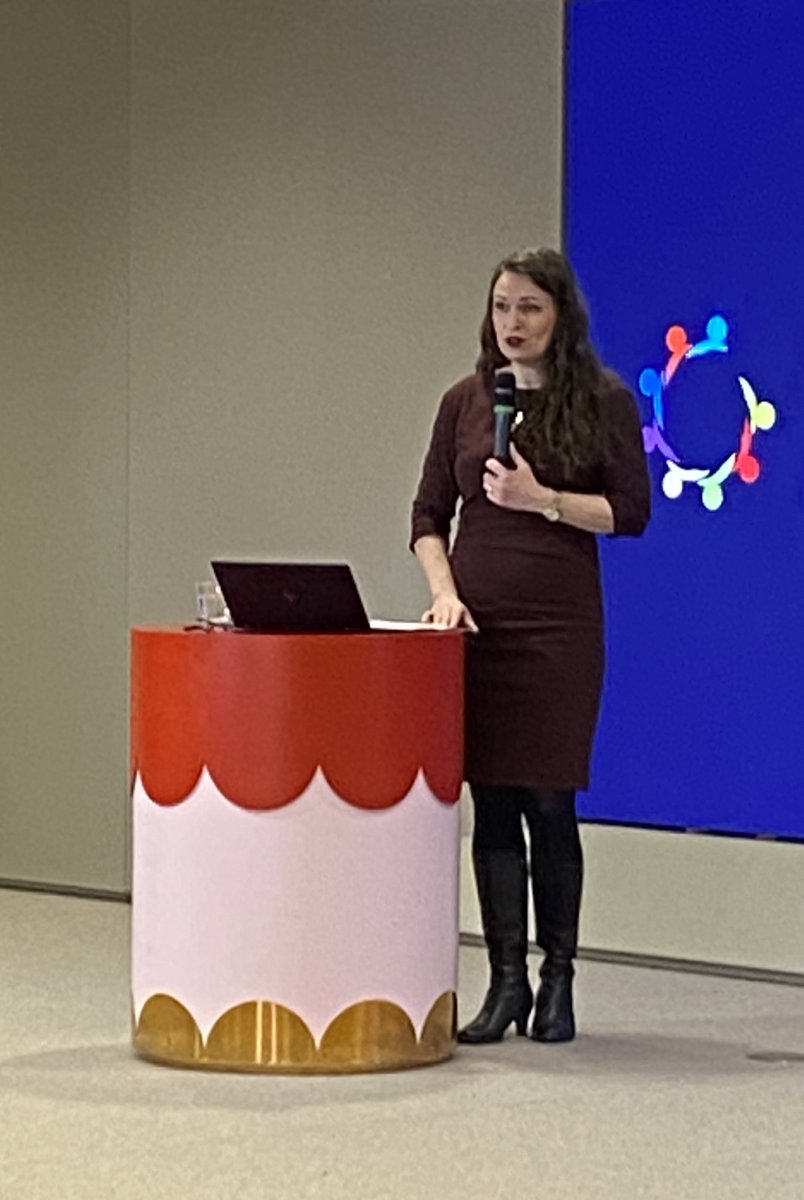 Luottamuksen puute kasvaa myös Suomessa. Se lisää eriarvoisuutta ja vaikeuttaa yhteistyötä, sanoo <a href="/IkonenAK/">Anna-Kaisa Ikonen</a> Kansalaisjärjestöakatemiassa. 
”Osallistuva vuorovaikutus on asia jota tämä aika kaipaa. Dialogi rakentaa yhteistä demokratian pohjaamme” #kansalaisjärjestöakatemia