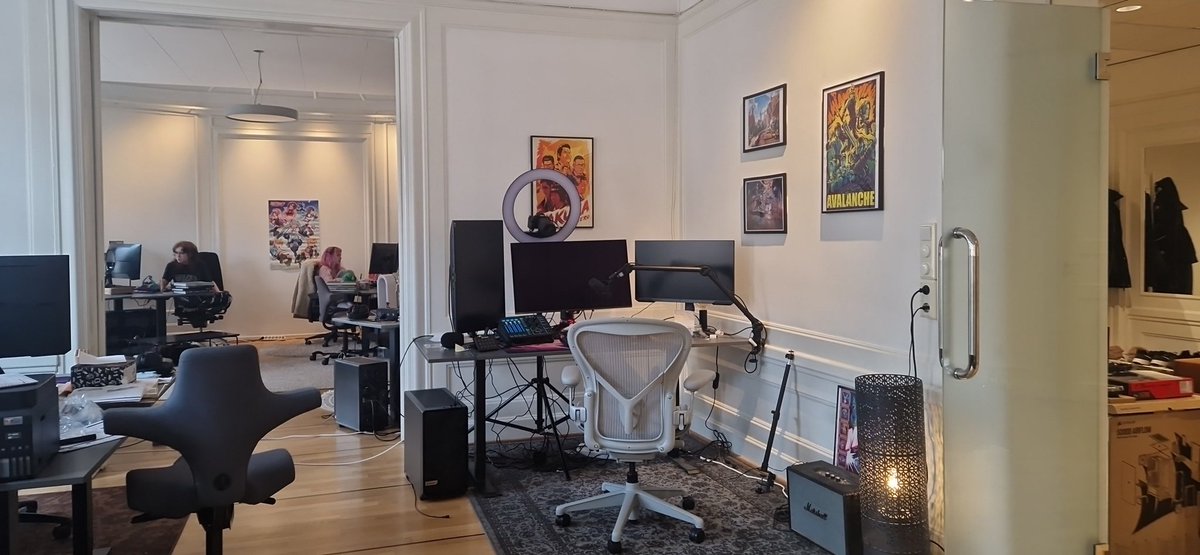 Good morning from the GD studio office.  5 weeks sober today! Working on a Rogue patch so the community can play something strafe jumpy. Still doing daily gym and figuring out life :D