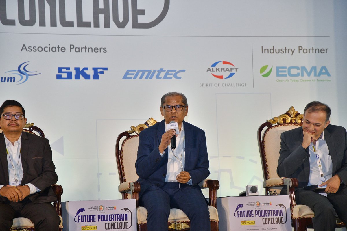 autocarpro's tweet photo. Delphi TVS Technologies' CTO Vishwanath B at the @autocarpro   
#FuturePowertrainConclave
-Diesel engines are good if we can harness them well. Let us not give them a bad image. https://t.co/Hgkb3Orica