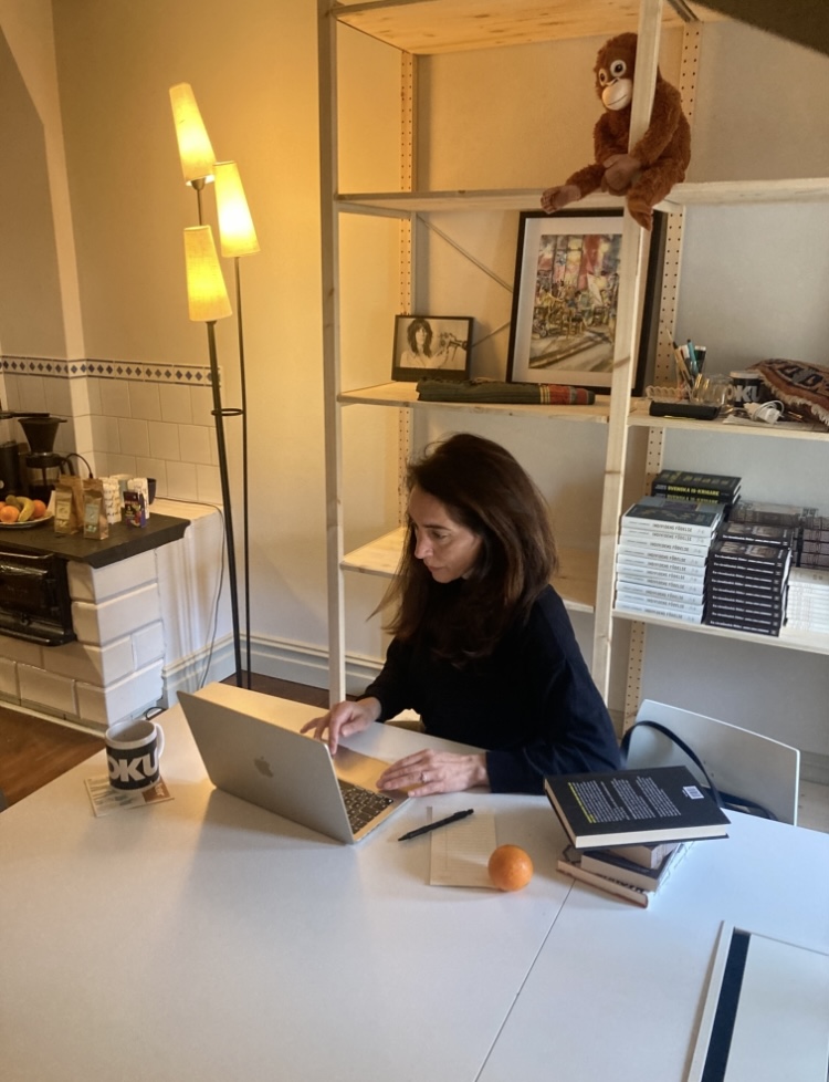 DokuPublicister's tweet image. Efter ett knepigt förra år känner vi att vi har kommit igång igen. Vi tackar varmt för allt stöd vi fått de senaste veckorna. För första gången har Doku nu haft råd att hyra kontorsplatser. För 600 kr per månad har vi fått plats i underbara lokaler.
