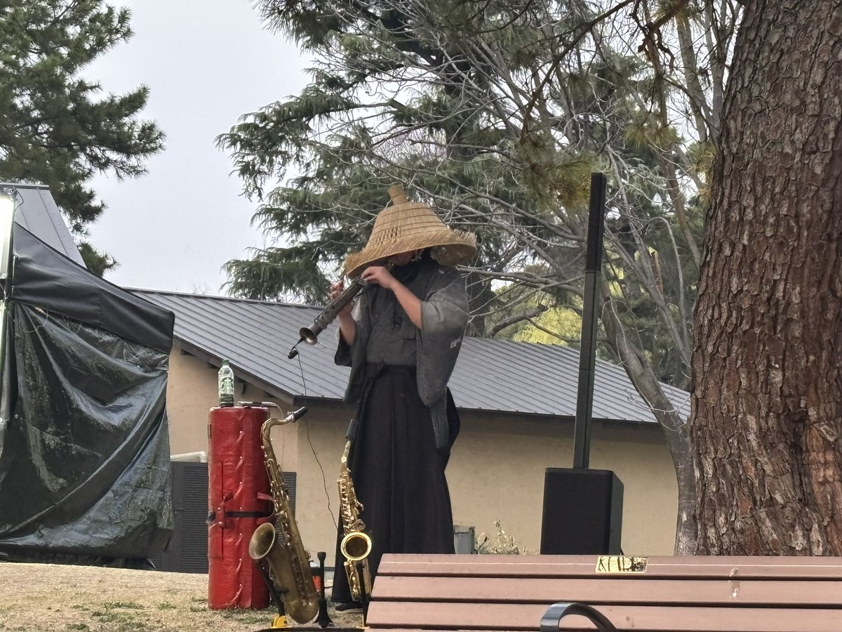 mamikan08's tweet photo. 鶴間公園でサックス侍さまに
癒されてます。 https://t.co/KyX5Kgs9Qu