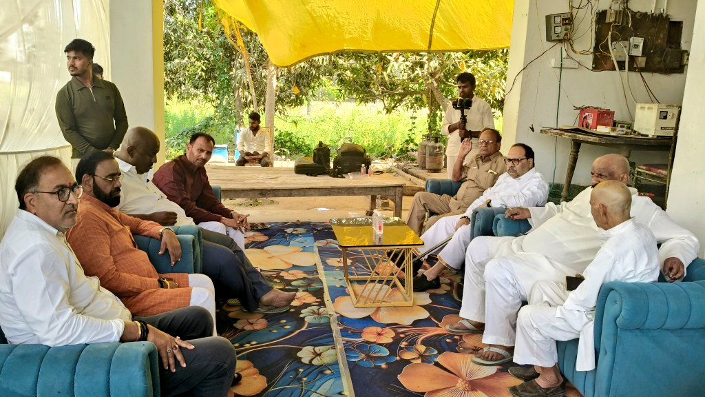 जनपद जौनपुर के विधानसभा क्षेत्र शाहगंज अंतर्गत ग्रामसभा बस्ती–बंदगान में माo विधायक श्री रमेश सिंह जी के छोटे भाई एवं प्रतापगढ़ के पूर्व सांसद माo कुंवर हरिवंश सिंह जी के सुपुत्र के असामयिक निधन उपरांत शोकाकुल परिजनों के बीच उपस्थित होकर के अपनी शोक–संवेदना व्यक्त किया। 

ॐ शांति