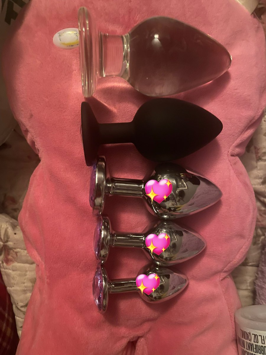 magicfairy778's tweet photo. i came across this pretty old photo of mine:3 i still cant fully fit the glass but im trying heheπ #sizegoal #analslut #plugged https://t.co/OA3c6hFdNt