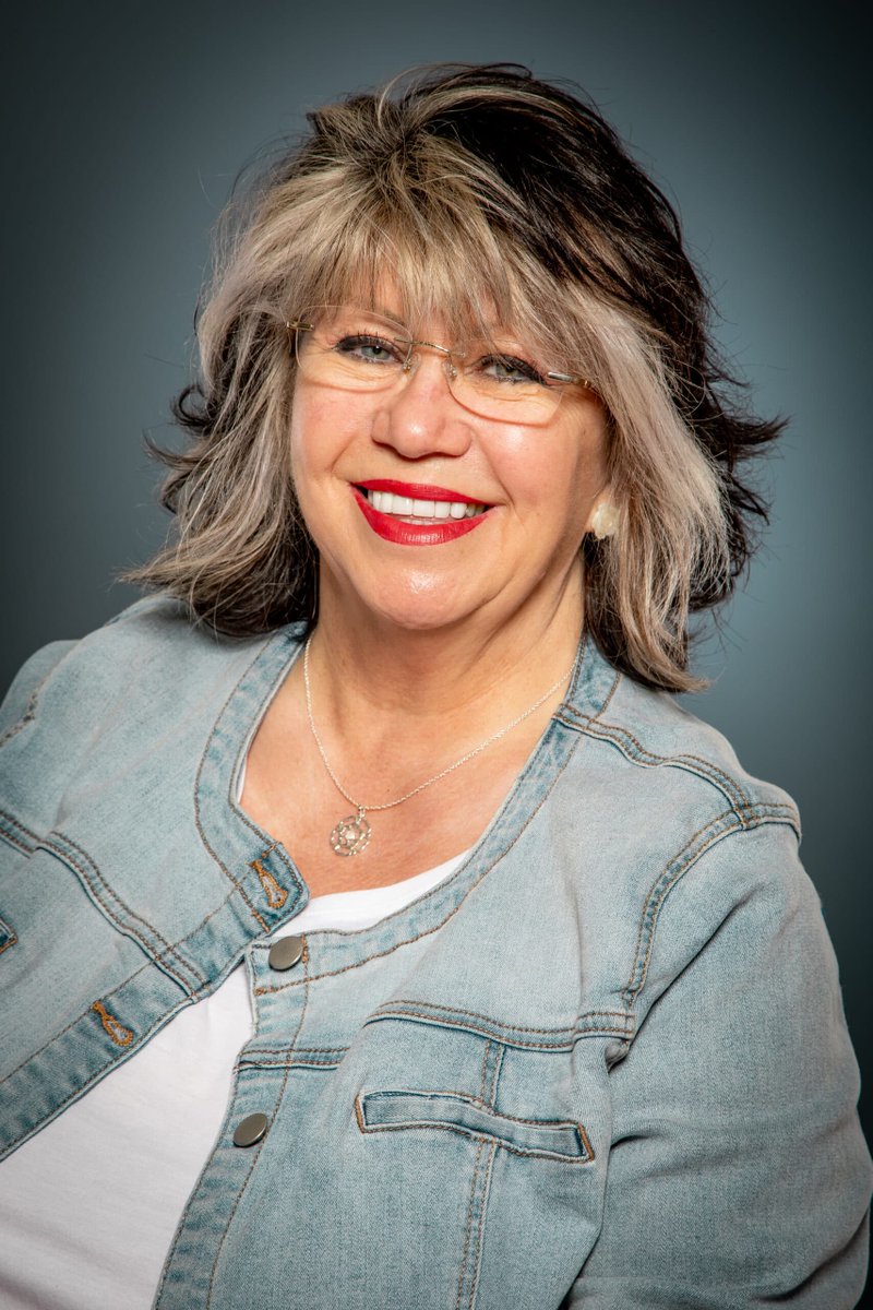 PNorfolk_BookRe's tweet image. If you’re looking for an inspirational &amp;amp; uplifting spring escape, head off to #Yorkshire with @millyjohnson’s #SameTimeNextWeek &amp;amp; enjoy romance &amp;amp; reality at its very best! @simonschusterPR @katiecregg @ed_pr pamnorfolkblog.blogspot.com Review also @leponline later this week!