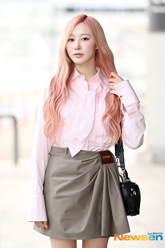 aespanim's tweet image. omg giselle in this loewe outfit