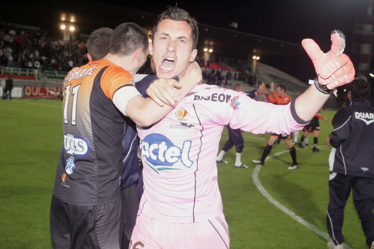 Chouette interview d'Arnaud Balijon, l'ancien gardien du <a href="/stadelavallois/">Stade Lavallois</a> , sur le site de l'excellent <a href="/sofoot/">SO FOOT</a> !!

Le lien ➡️ urlr.me/9gRayj

La photo a été prise à Cannes lors de l'obtention de notre montée en L2, en 2009 (Mathieu Duhamel de dos) 😉