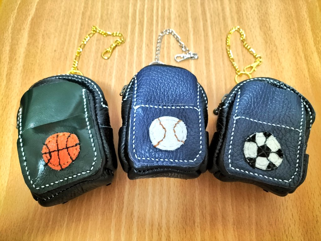 kagaya08969411's tweet photo. 日向箱さん(@hinatan4442)
への納品分完成しました！！
ミニチュアスポーツリュック
⚾️🏀⚽️です☺️

他のものとあわせて
近々納品させていただきます💕
#レザークラフト #牛革 https://t.co/9rQU5kjRGF