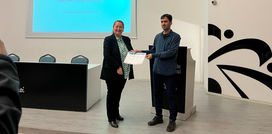 btupolimer's tweet photo. TÜBİTAK BİDEB 2221 Desteği kapsamında,  Prof.Dr. Ayşe Bedeloğlu'nun davetlisi misafir araştırmacı  Doç.Dr. Mahdi Hasanzadeh Moghadam Abatari  "Metal organic frameworks (MOFs), their applications in polymers, fibers and texiles" isimli bir seminer sunumu gerçekleştirmiştir. https://t.co/13jpBPMhyk