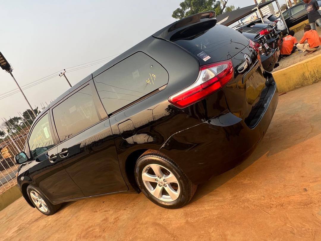 FlintAutos's tweet photo. Make: Toyota
Model: Sienna
Year: 2015
Trim: LE
Color: Black
Transmission: Automatic
Engine Capacity: 3.5ltr V6 Engine
VIN: On Request
Interior: Gray Fabric
Multimedia: CD Player
Backup Camera:✅
Alloy:✅
Fog Lights:✅
Keyless:✅
Condition:Foreign Used
Location: Ikorodu
Price: 25M https://t.co/Uf5LaYoes5
