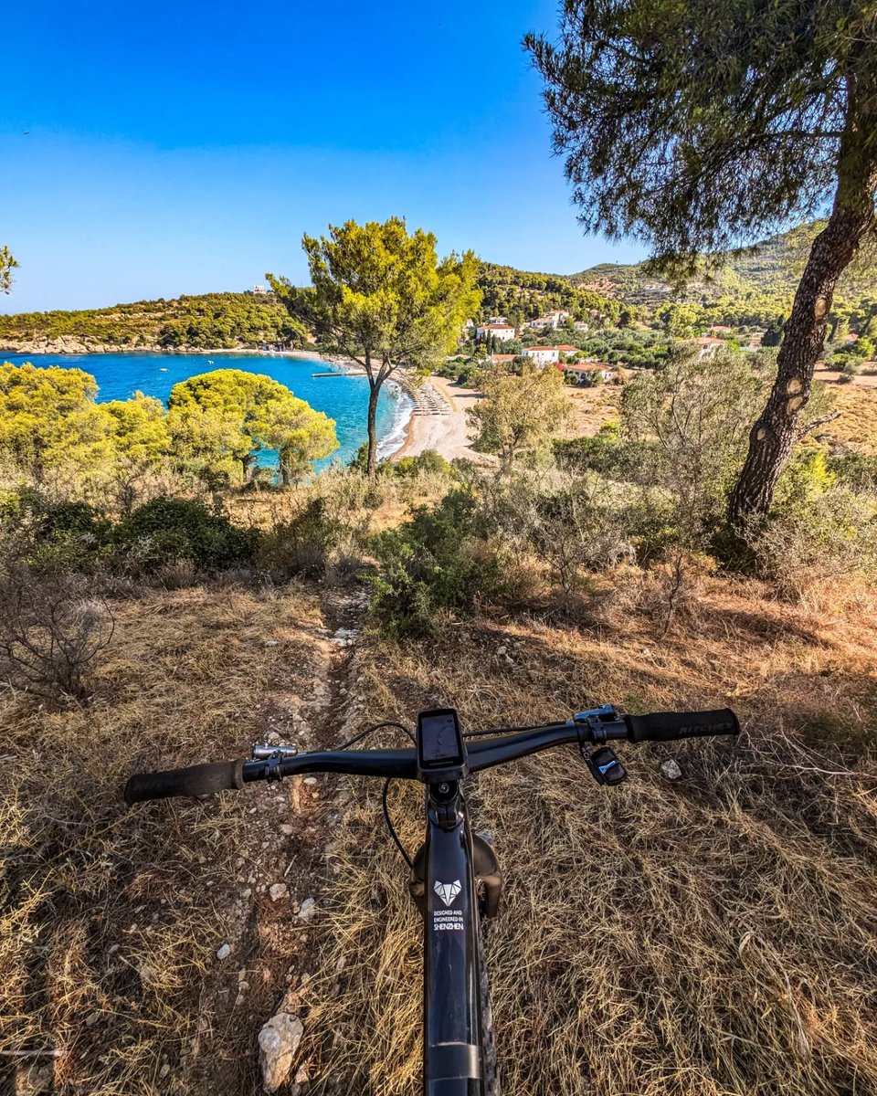 TrifoxBike's tweet image. 🚵Lightweight ride, heavyweight views 🌄  
 When your gear feels like a feather, the only weight you carry is the awe of nature's rewards.  😉

#mountainbiking #summitviews #carbonbike #mtb #cyclinglife #bikelife #trifoxbike #trifox #photography #sdy20 #carbonhardtailmtb