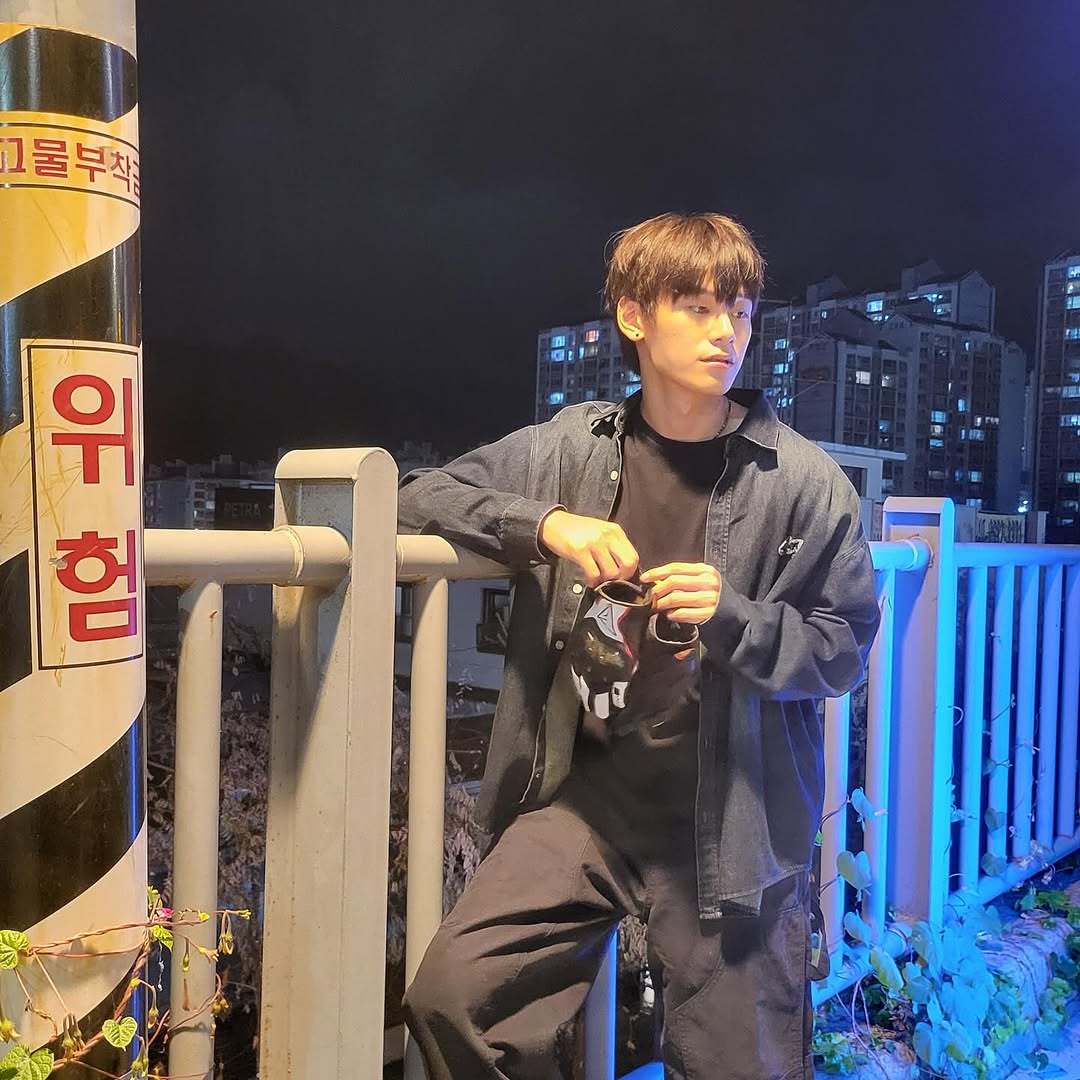 woomibn's tweet photo. Buried hearts after shoot 🎬https://t.co/oxx0ETtxJN