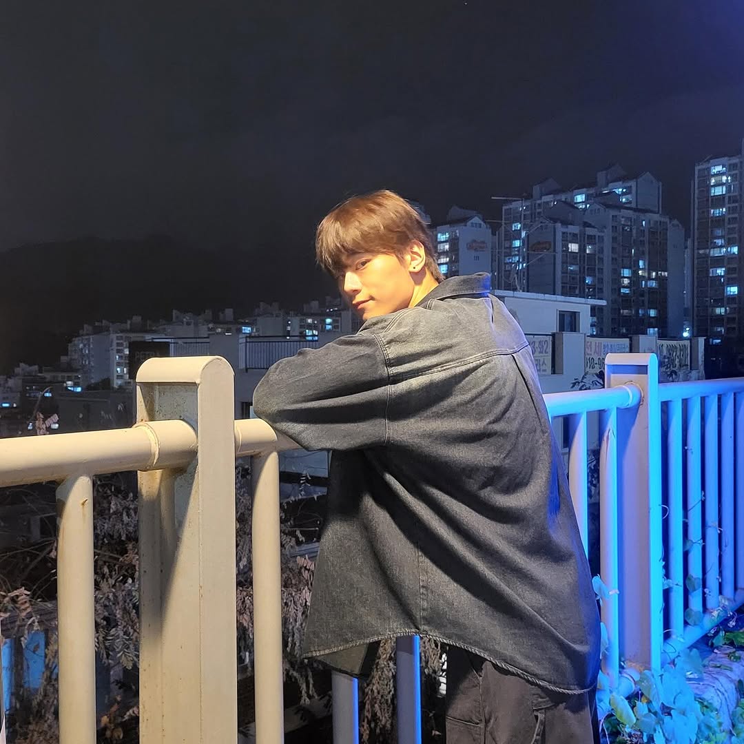 woomibn's tweet photo. Buried hearts after shoot 🎬https://t.co/oxx0ETtxJN