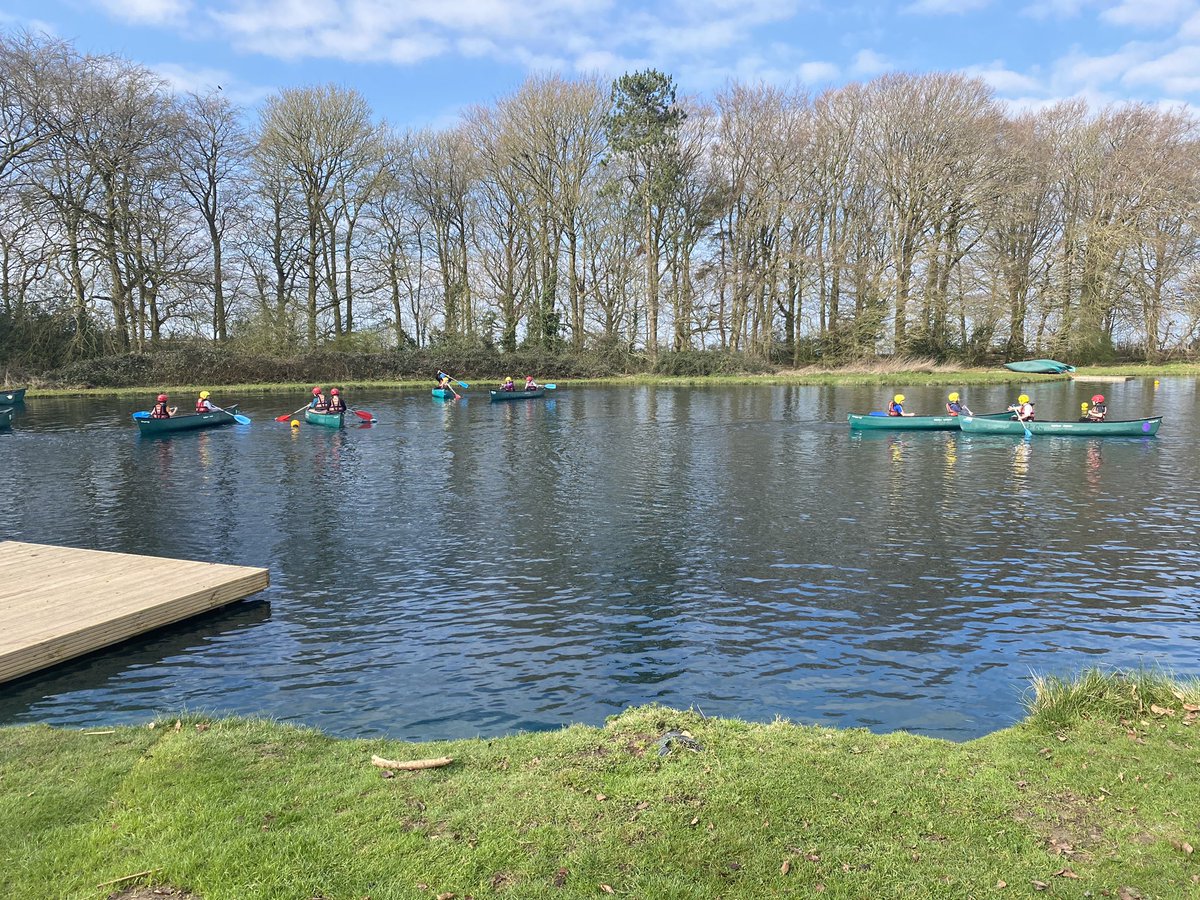 After a lovely fry up breakfast, it’s onto the activities with a sunny morning orienteering and canoeing on the lake. 🛶 ☀️ #oarsome