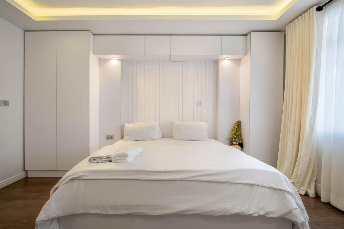 livinglagosng's tweet photo. Unmatched Space โจ๐ก
.
.
.
๐๏ธ 3 Bed
๐ก 503
๐ณ๐ฌ Lekki Phase 1, Lagos.
#LivingLagosGroup #LivingLagosUK #ShortletsinLagos #ShortletApartment #Airbnb #Lekki #shortlethomeslekki #Shortletng https://t.co/ZQ3JnGSl6C