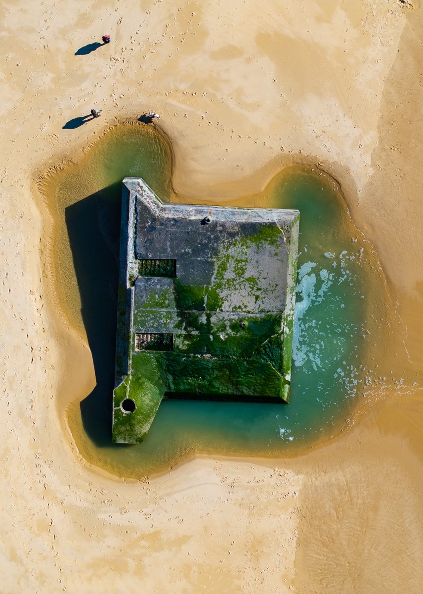 📸 Vestiges du mur de l’atlantique de la 2nd guerre mondiale, les blockhaus de la Pointe dessinent le paysage de cette plage emblématique de la presqu’île de Lège Cap Ferret.
.
#blockhaus #legecapferret #bassinarcachon #lapointe #gironde #aquitaine #france