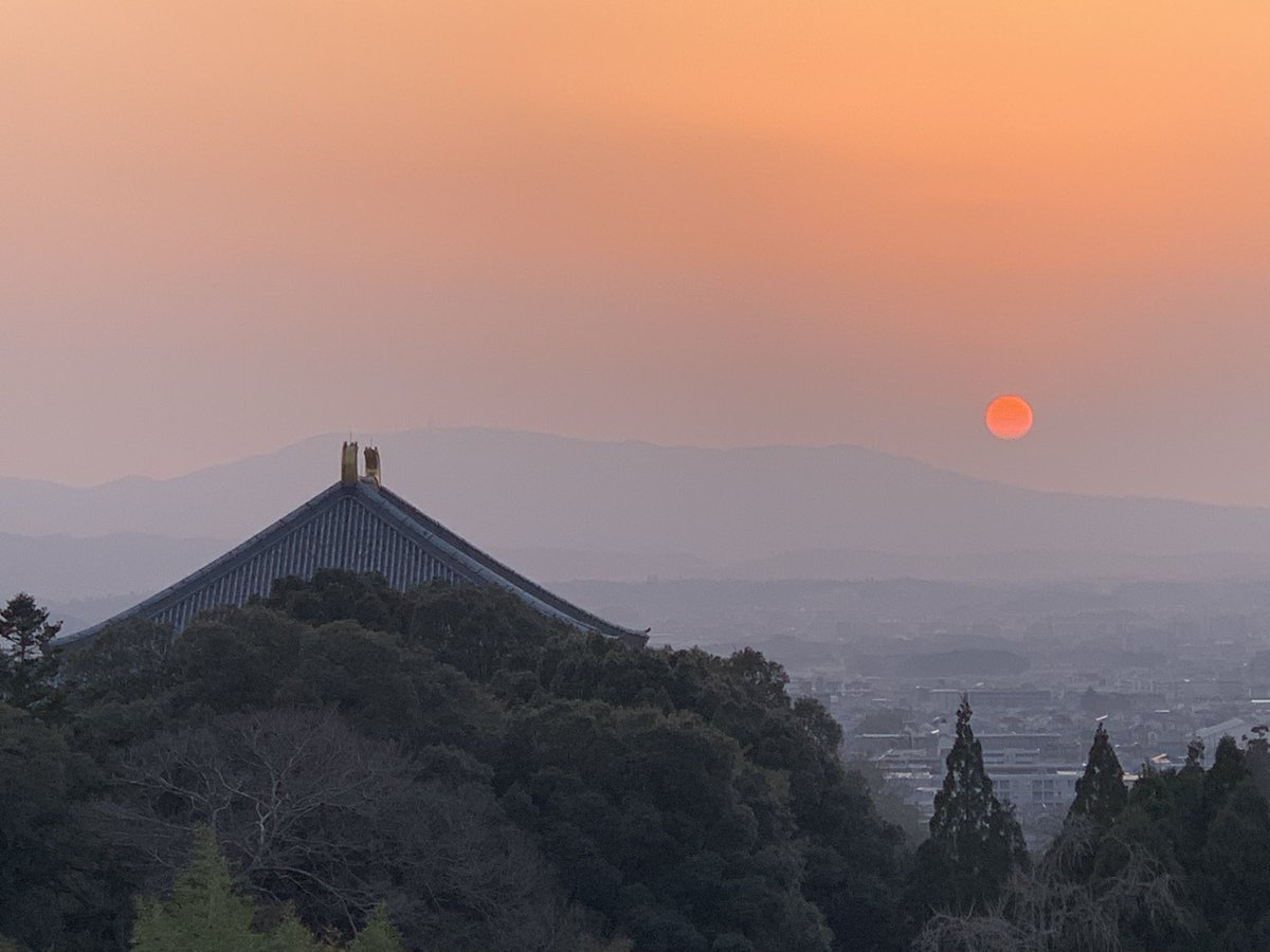 tdjkids's tweet photo. 二月堂から東大寺大仏殿。夕日。 https://t.co/eOa5Uoti8w